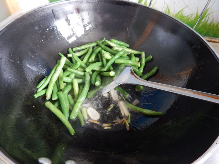 豆角辣烧茄子步骤7