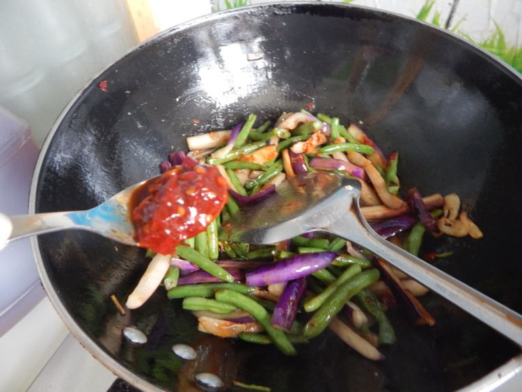 豆角辣烧茄子步骤12