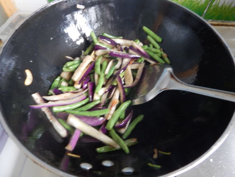 豆角辣烧茄子步骤11