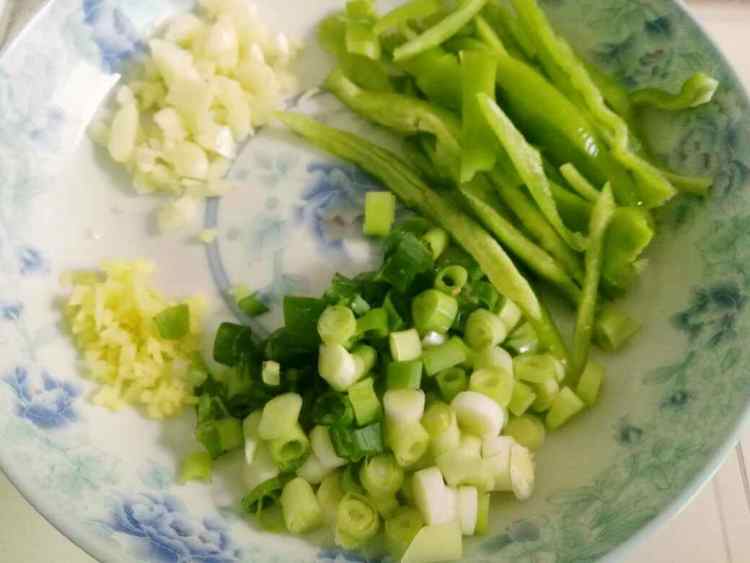 私人秘制鱼香茄子步骤2