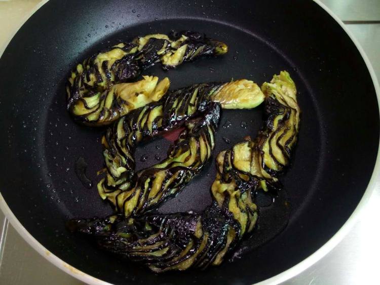 干煎茄子步骤8