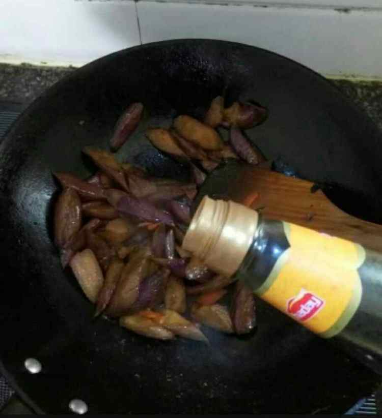 胡萝卜炒茄子步骤7