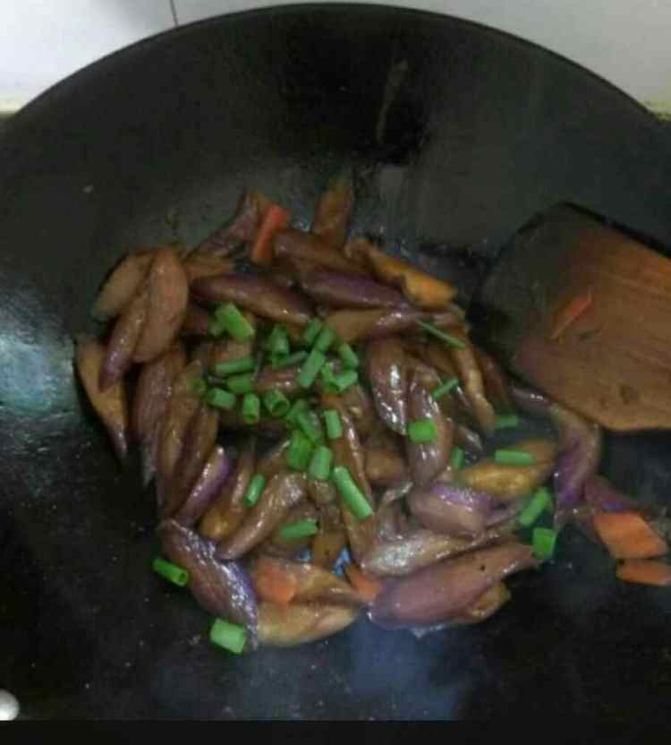 胡萝卜炒茄子步骤8