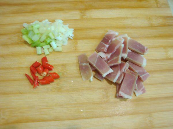 咸肉烧茄子步骤2