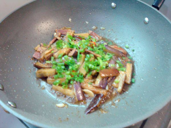 咸肉烧茄子步骤8