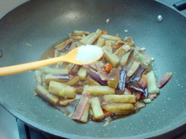 咸肉烧茄子步骤7