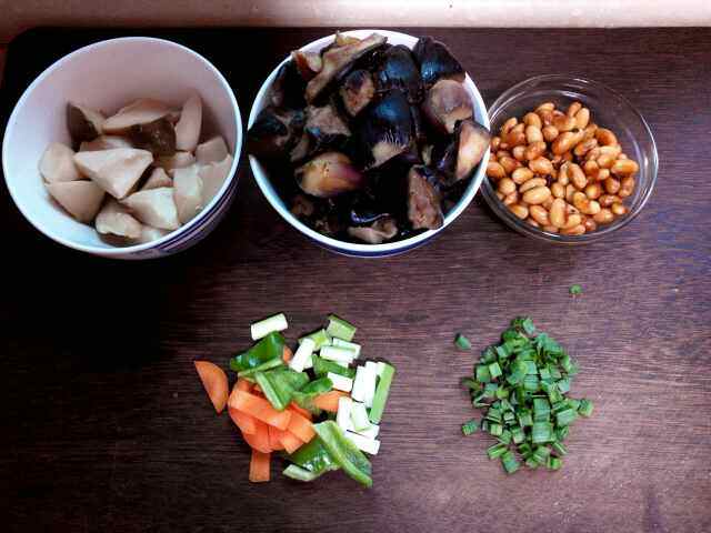 酱茄炖豆步骤1