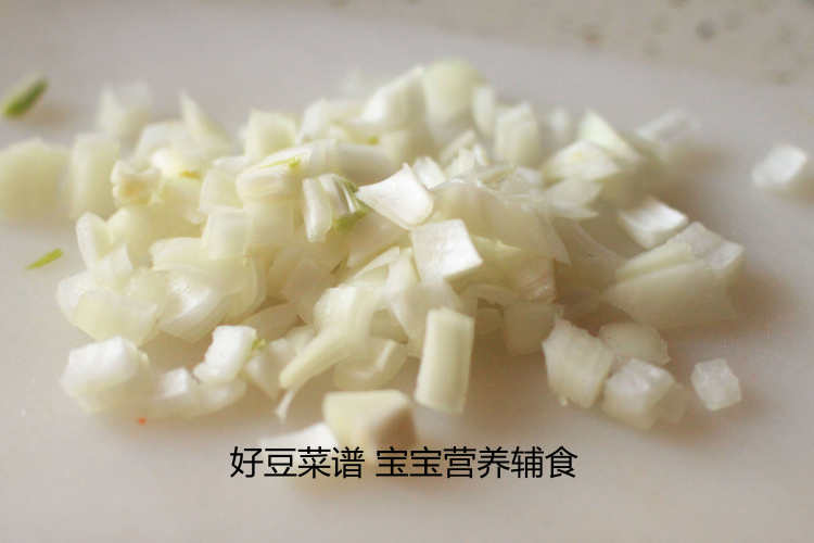洋葱口蘑煮茄丁步骤1