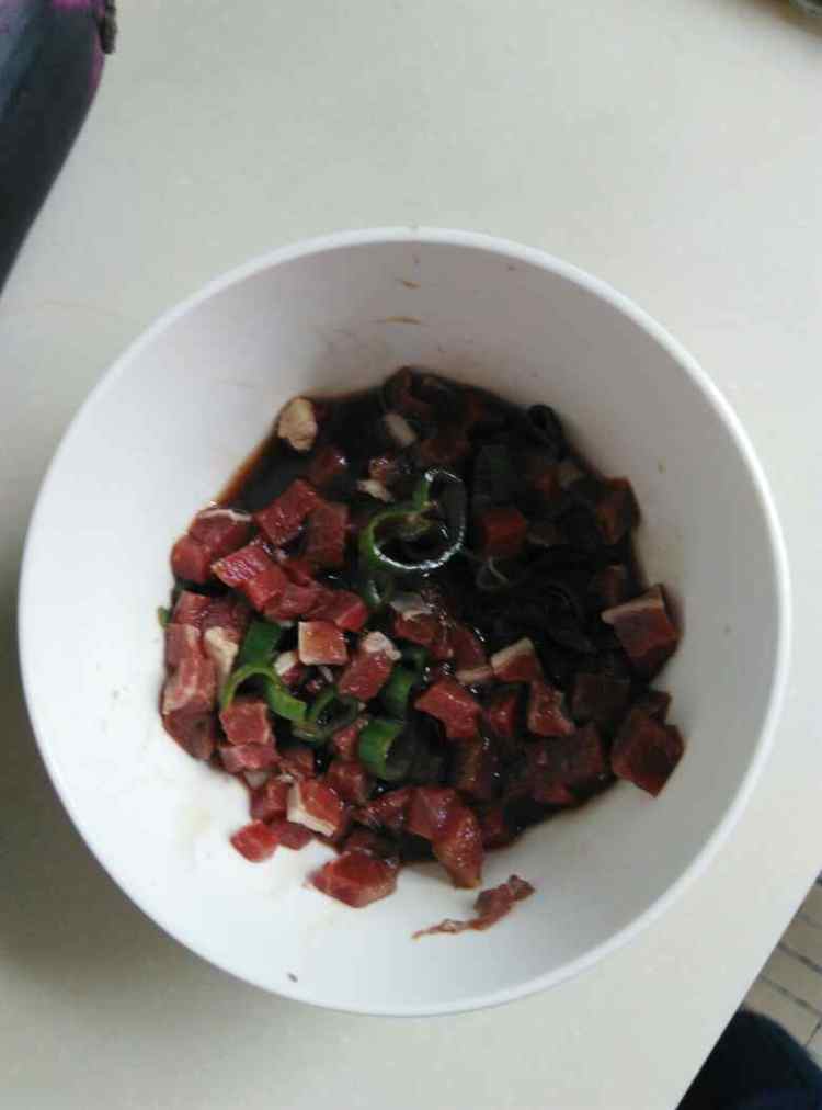茄子牛肉酱凉面#新鲜步骤3