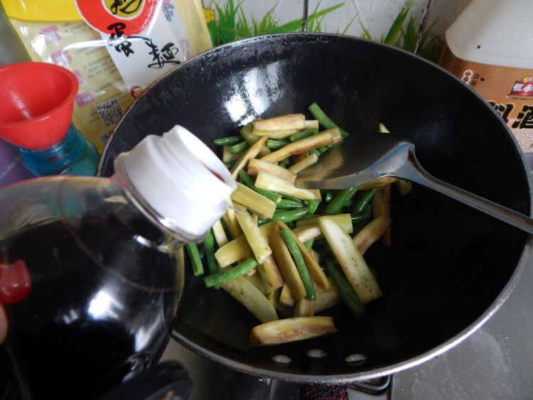 茄子豆角烧粉条步骤6