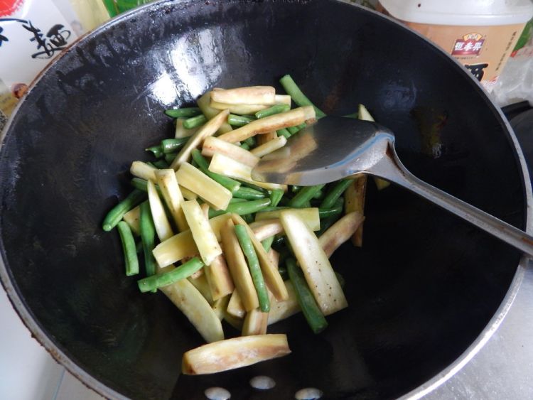 茄子豆角烧粉条步骤5