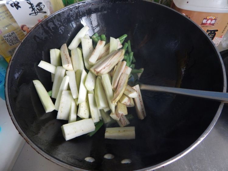 茄子豆角烧粉条步骤4