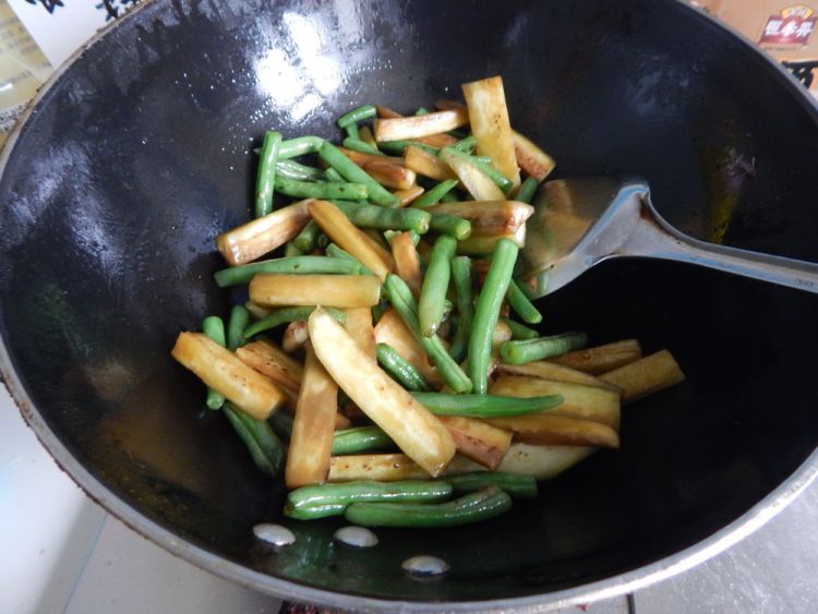 茄子豆角烧粉条步骤7