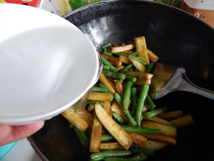 茄子豆角烧粉条步骤8