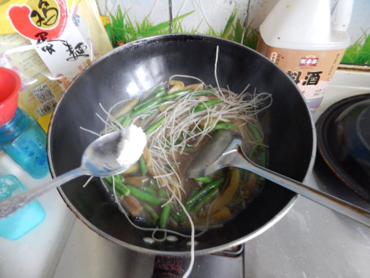 茄子豆角烧粉条步骤11