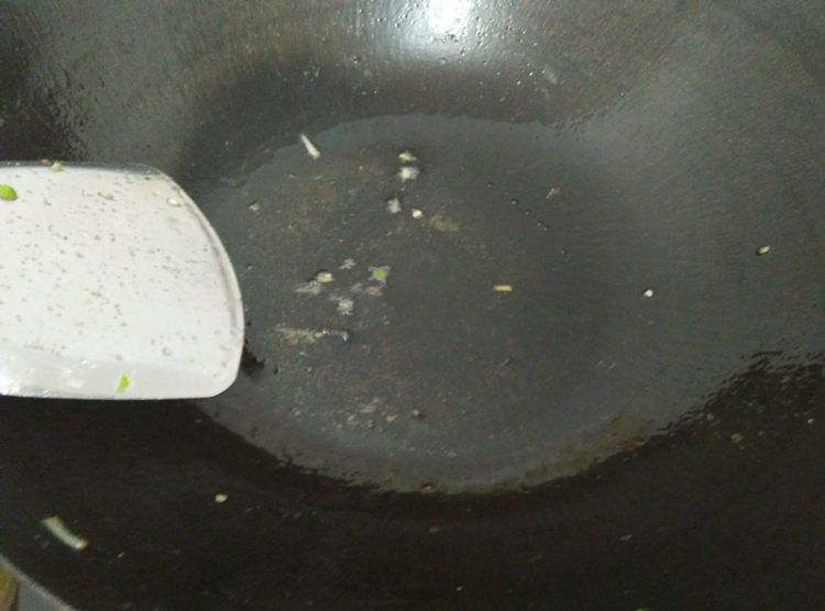 青椒炒茄子条步骤7