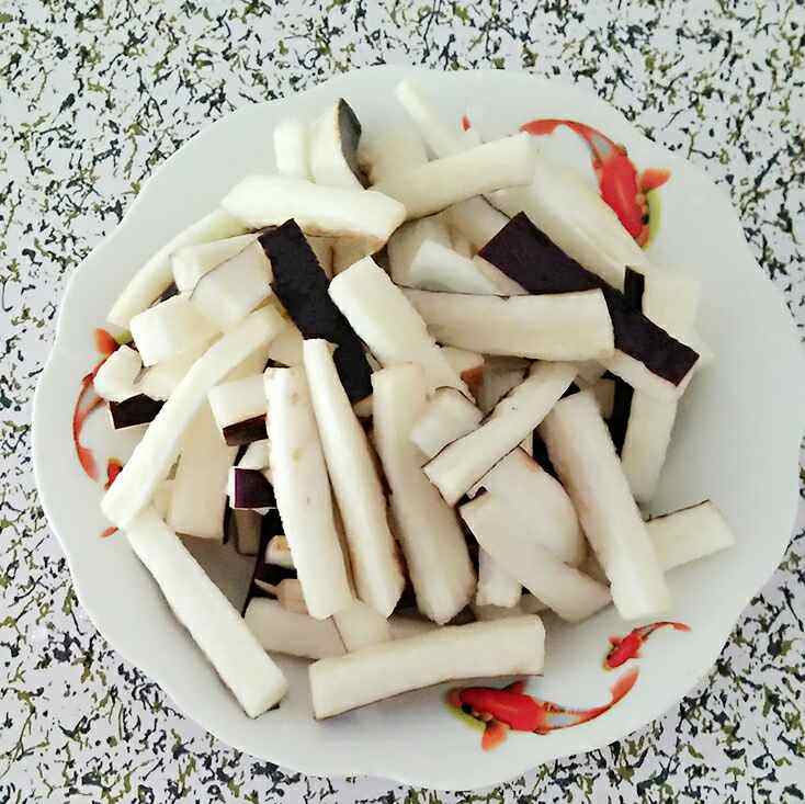 肉丝虾米茄子步骤1