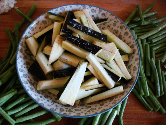 肉末炒茄子豇豆＃新鲜步骤4