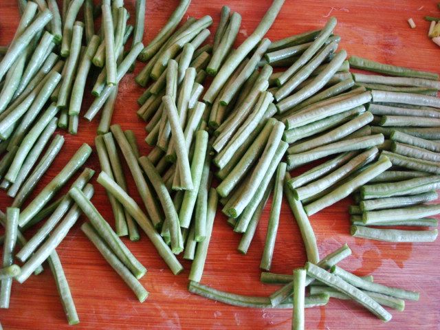 肉末炒茄子豇豆＃新鲜步骤3