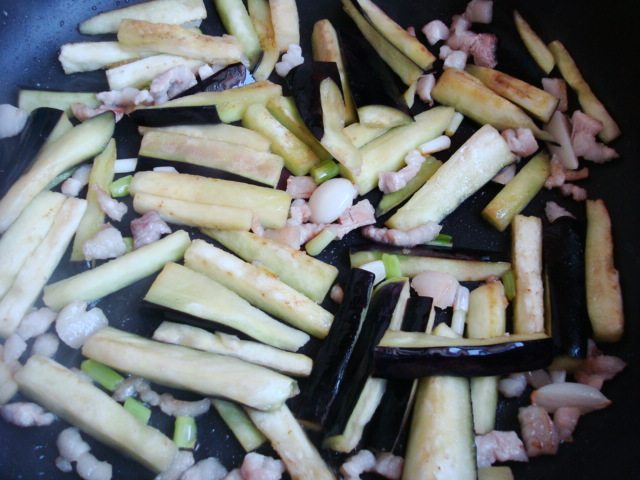 肉末炒茄子豇豆＃新鲜步骤8