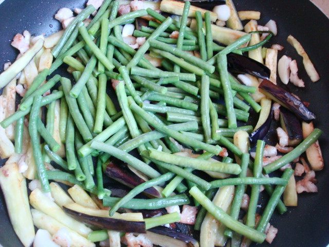 肉末炒茄子豇豆＃新鲜步骤9