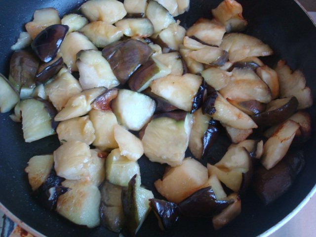 青椒柿子烧茄子＃多效步骤3