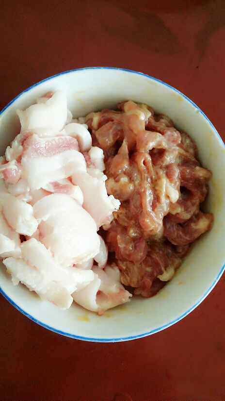 茄子炒肉丝步骤1