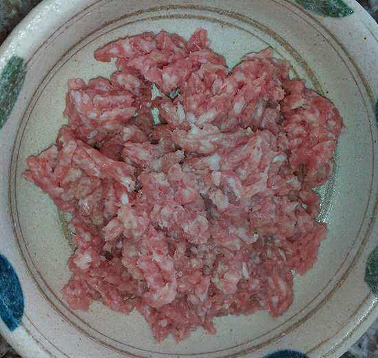 肉末酱香茄子条步骤1