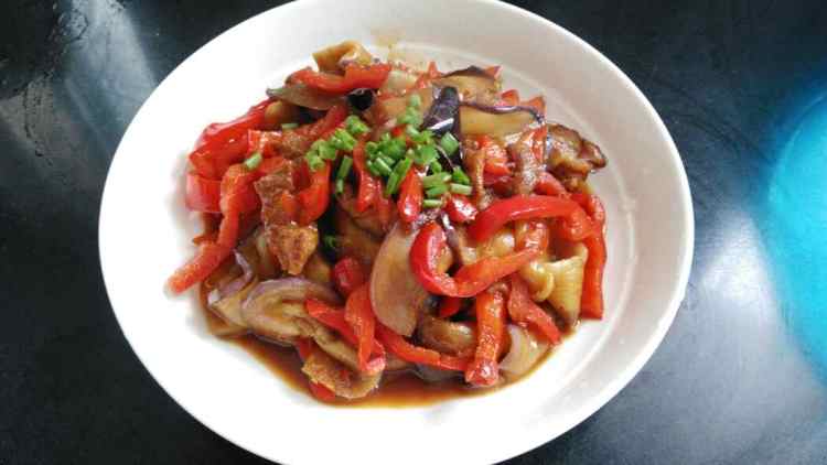 茄子彩椒炒肉丝步骤8
