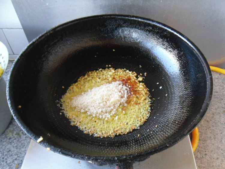 蒜香茄条步骤9