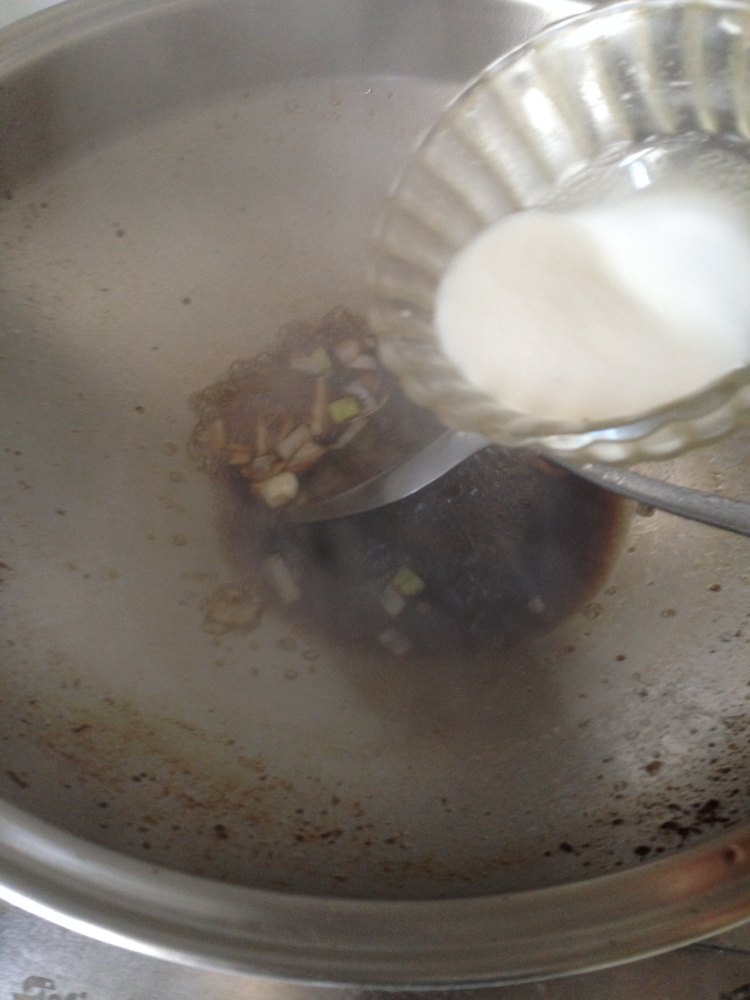 糖醋浇汁茄龙步骤9