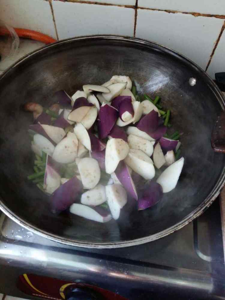 蒜苔炒茄子步骤4