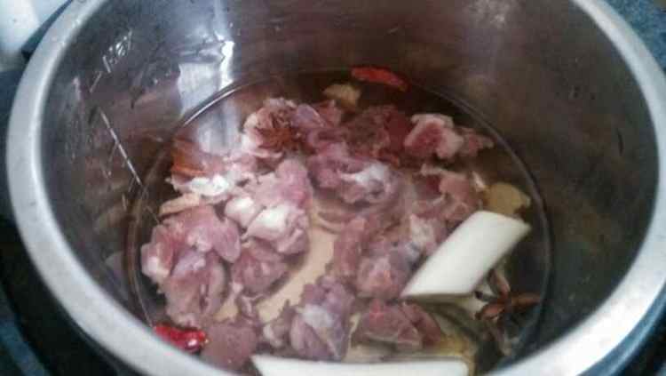 孜然羊肉茄子土豆块步骤2