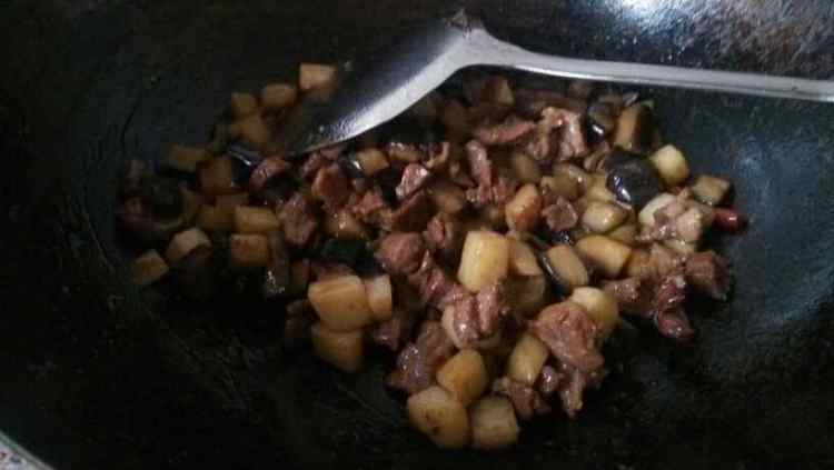 孜然羊肉茄子土豆块步骤9