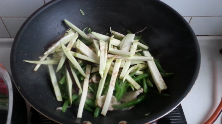 豆角茄子闷面步骤8