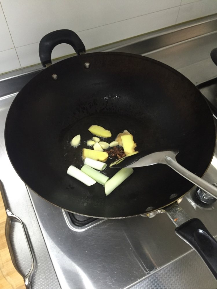 猪肉炖茄子豆角土豆步骤3