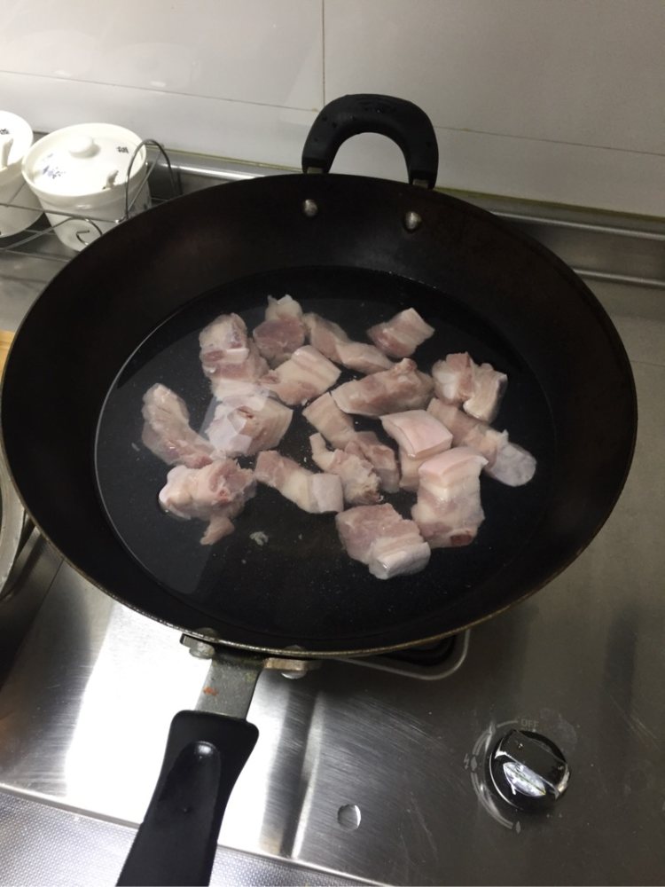 猪肉炖茄子豆角土豆步骤2