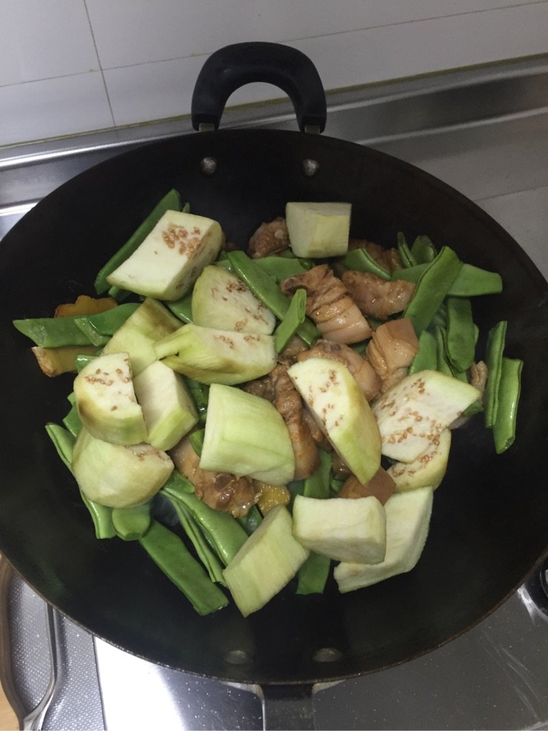 猪肉炖茄子豆角土豆步骤5