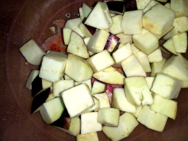 肉丁茄子步骤1