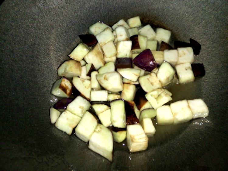肉丁茄子步骤6