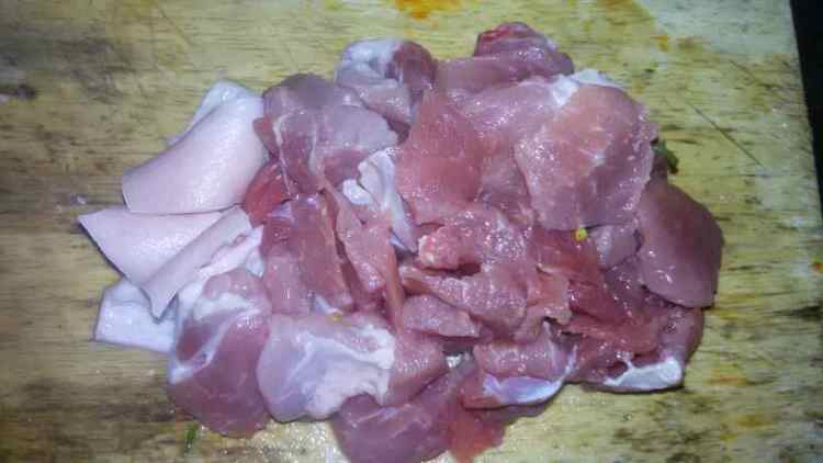 肉片焖土豆茄子步骤1