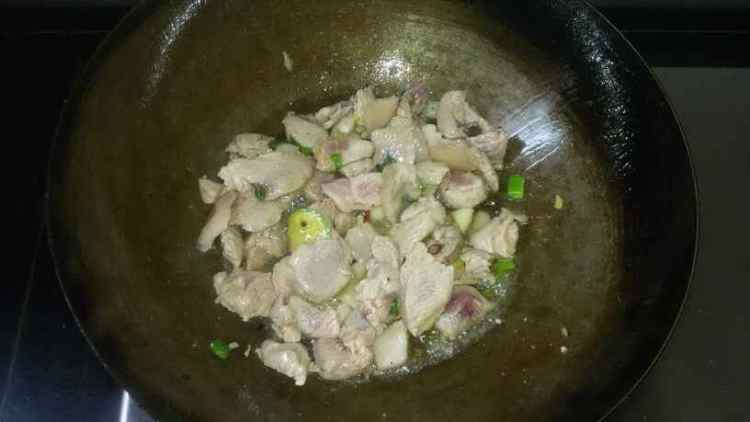 肉片焖土豆茄子步骤5