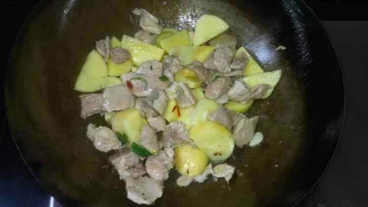 肉片焖土豆茄子步骤6