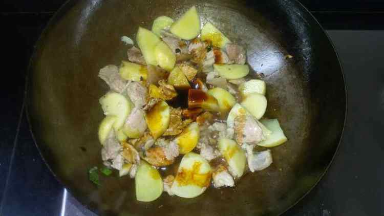 肉片焖土豆茄子步骤7