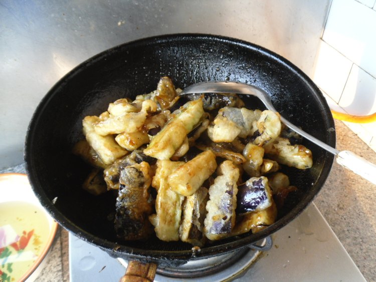 酱熘茄条步骤9