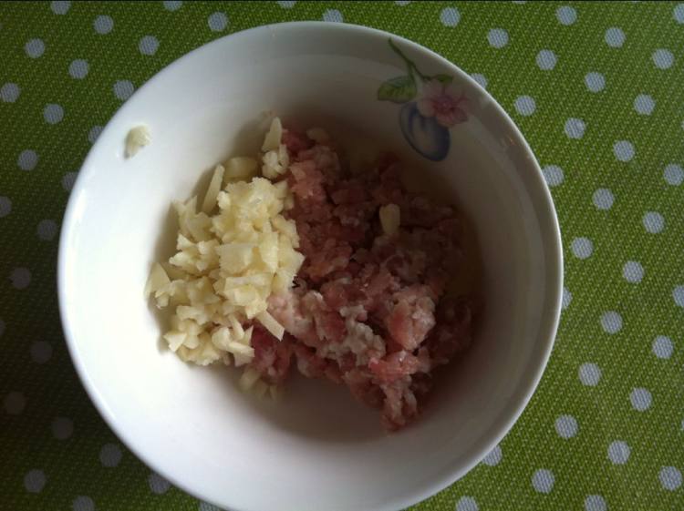 肉糜焖茄步骤2