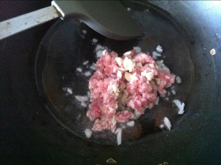 肉糜焖茄步骤3