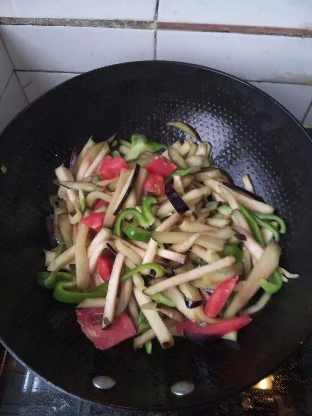 清炒茄子条步骤4