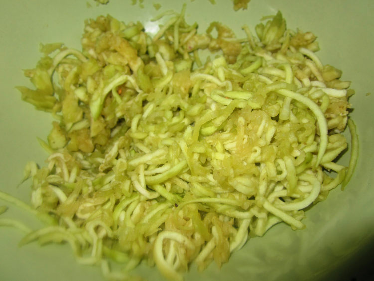蒜香茄子饼步骤2