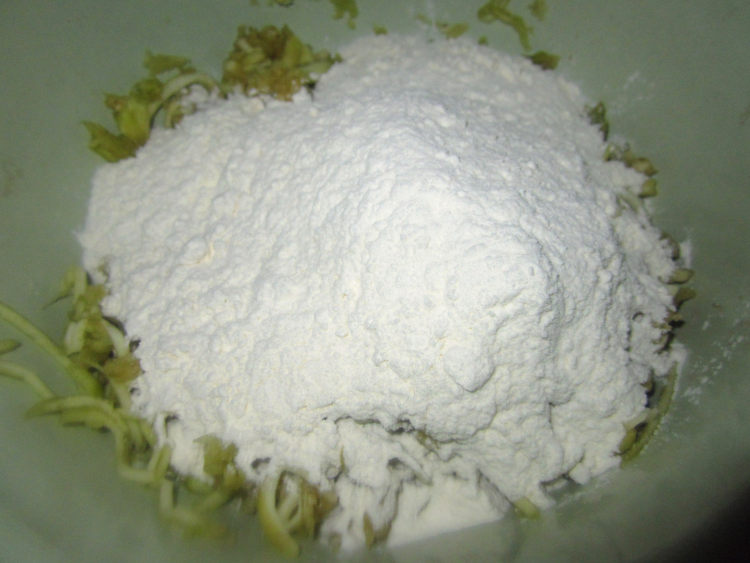 蒜香茄子饼步骤5